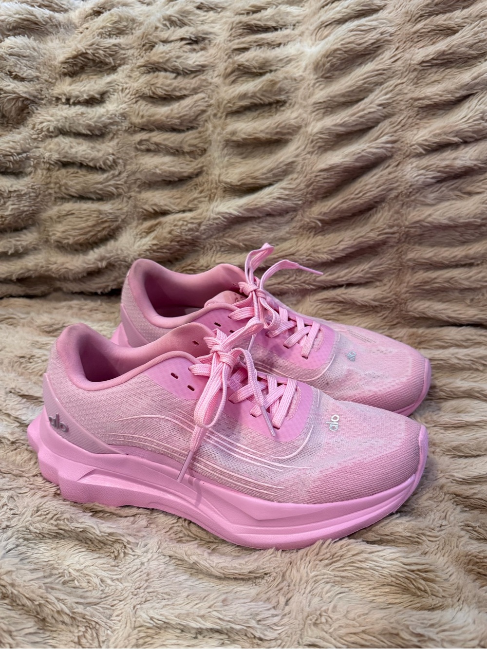 Alo Yoga Runner Sneakers Pink Size 7.5